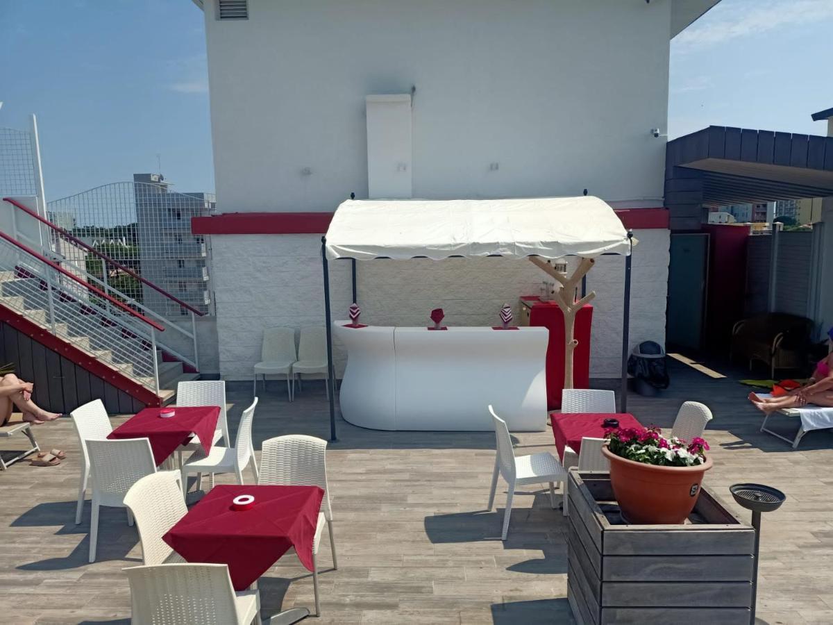 Hotel Vienna Lignano Sabbiadoro Exterior foto