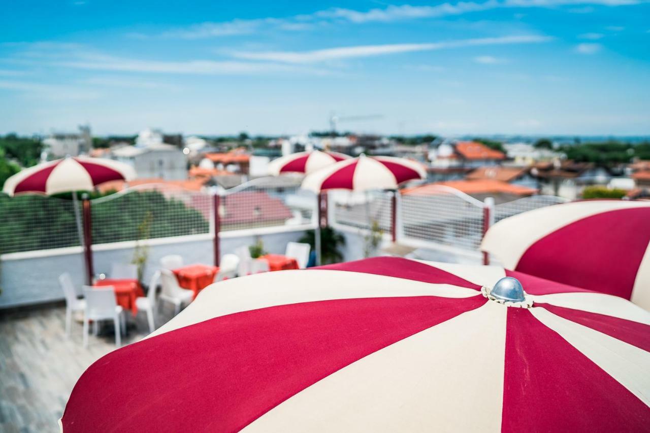 Hotel Vienna Lignano Sabbiadoro Exterior foto